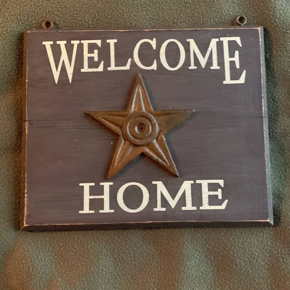 Cute Rustic Welcome Home sign with star and eye hooks. Approx  11 1/2” x 10”